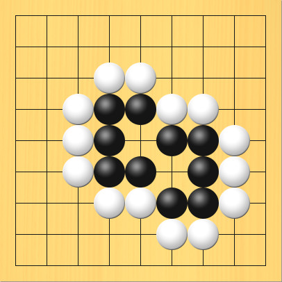 生きる形、その3。盤面図、黒4の4、黒5の4、黒6の5、黒7の5、黒7の6、黒7の7、黒6の7、黒5の6、黒4の6、黒4の5。白4の3、白5の3、白6の4、白7の4、白8の5、白8の6、白8の7、白7の8、白6の8、白5の7、白4の7、白3の6、白3の5、白3の4