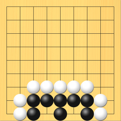 辺の2眼 その1。盤面図、黒3の9、黒3の8、黒4の8、黒5の8、黒6の8、黒7の8、黒7の9、黒5の9。白2の9、白2の8、白3の7、白4の7、白5の7、白6の7、白7の7、白8の8、白8の9