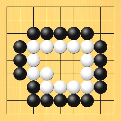 5もくの陣地がある白石が黒に囲まれている図。盤面図、白3の4、白4の4、白5の4、白6の4、白7の4、白7の5、白7の6、白7の7、白6の7、白5の7、白4の7、白4の6、白3の6、白3の5。黒3の3、黒4の3、黒5の3、黒6の3、黒7の3、黒8の4、黒8の5、黒8の6、黒8の7、黒7の8、黒6の8、黒5の8、黒4の8、黒3の8、黒3の7、黒2の6、黒2の5、黒2の4